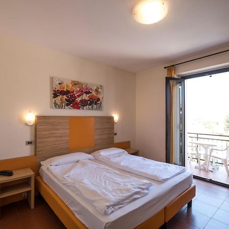 Garni Onda Torri Del Benaco Quarto foto