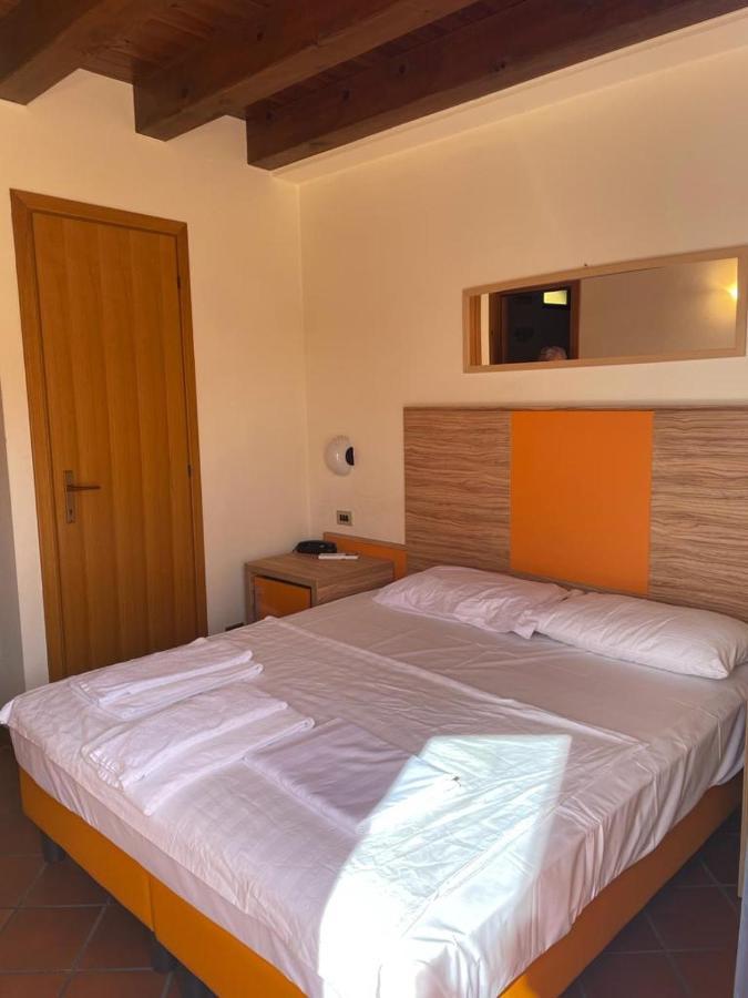 Garni Onda Torri Del Benaco Quarto foto