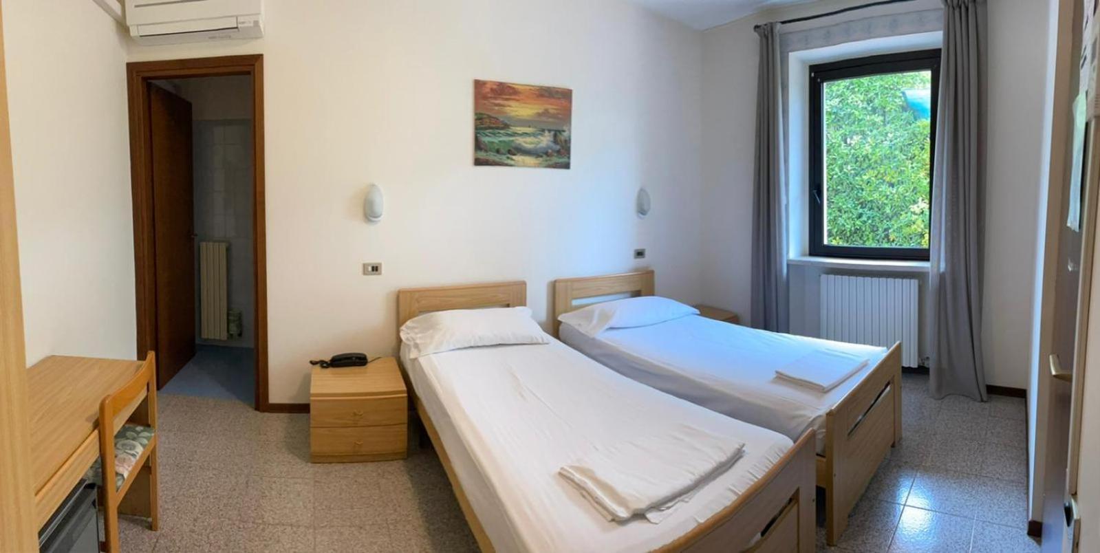 Garni Onda Torri Del Benaco Quarto foto