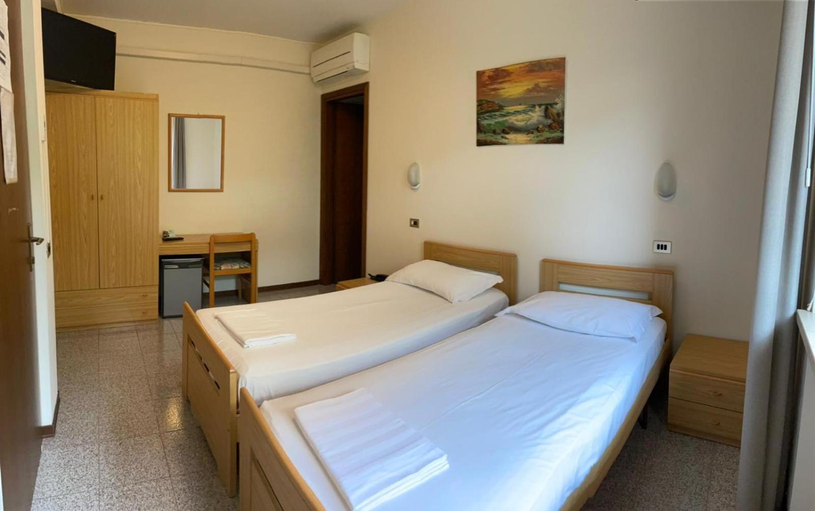 Garni Onda Torri Del Benaco Quarto foto