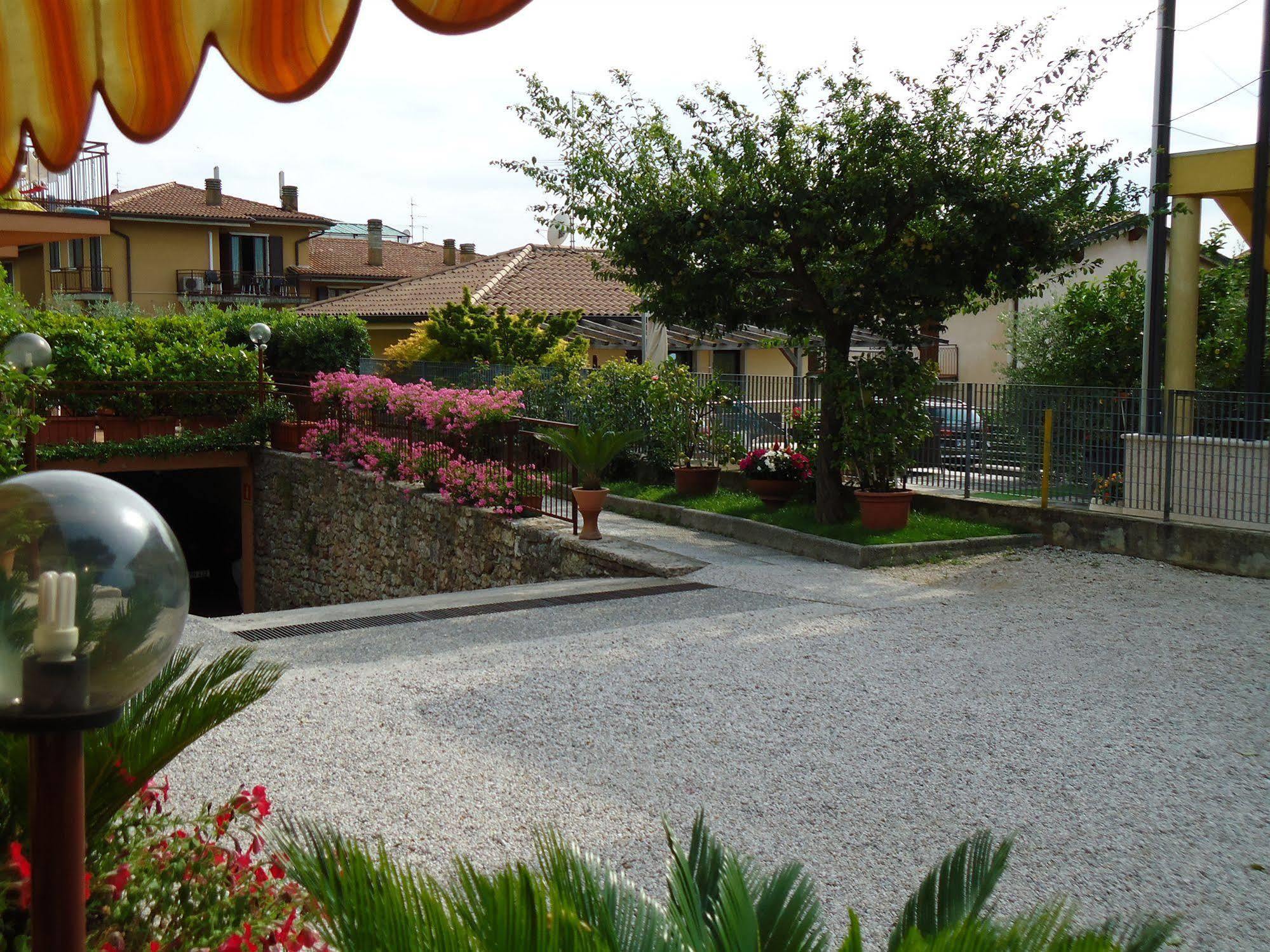 Garni Onda Torri Del Benaco Exterior foto