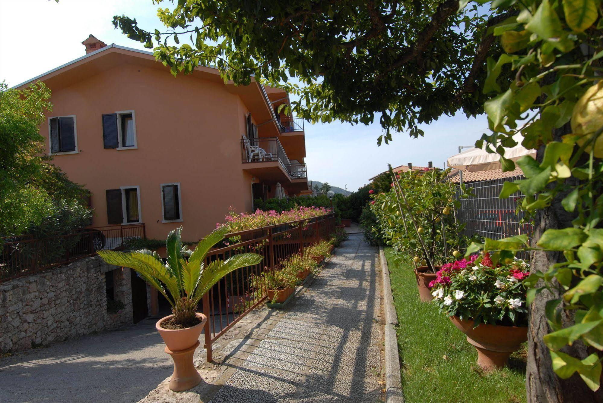 Garni Onda Torri Del Benaco Exterior foto